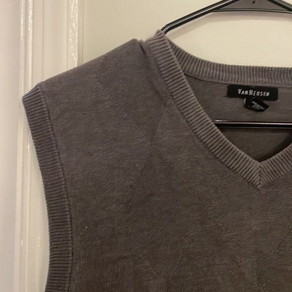 Gray sweater vest - Picture 2 of 4